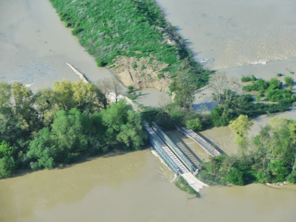Crue de l'Armançon, en mai 2013, à Jaulges, pont mouton, dans l'Yonne